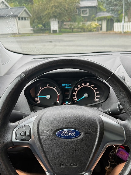Ford Transit Courier 10 of 15