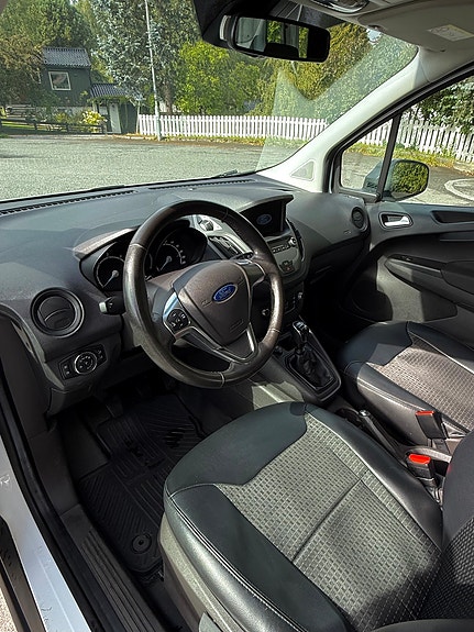 Ford Transit Courier 7 of 15