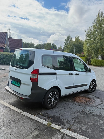 Ford Transit Courier 4 of 15