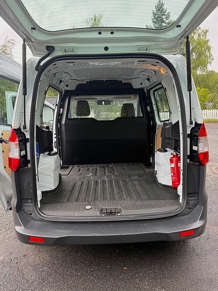 Ford Transit Courier 13 of 15