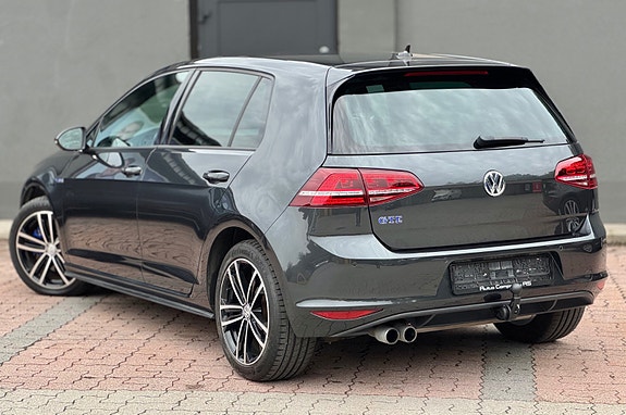 Volkswagen Golf VII 7 of 16
