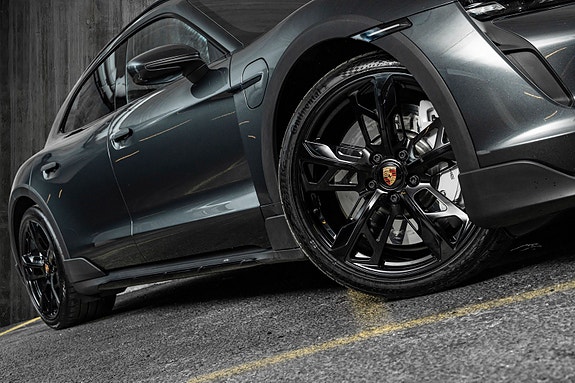 Porsche Taycan Turbo 7 of 30