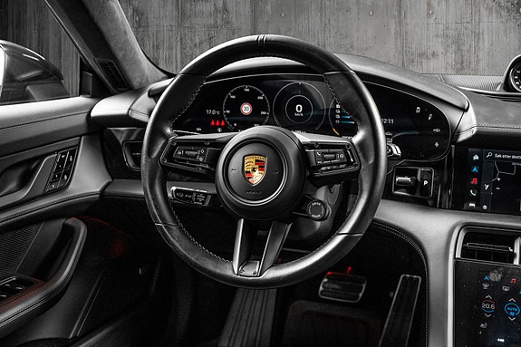 Porsche Taycan Turbo 18 of 30