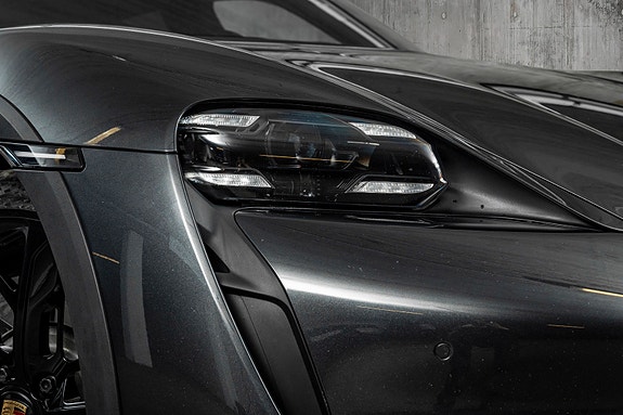 Porsche Taycan Turbo 6 of 30