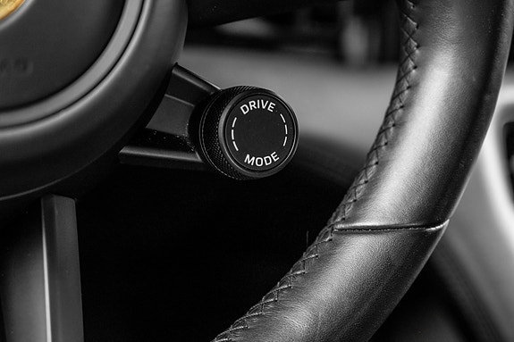Porsche Taycan Turbo 19 of 30