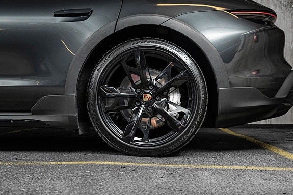 Porsche Taycan Turbo 9 of 30