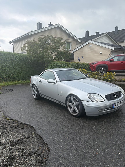 Mercedes-Benz SLK230 2 of 11