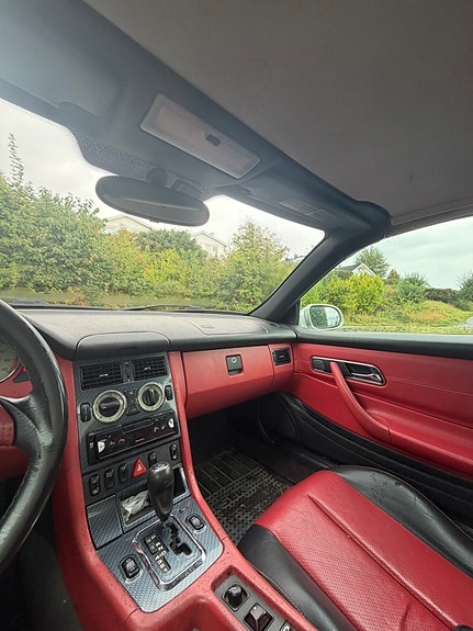 Mercedes-Benz SLK230 8 of 11