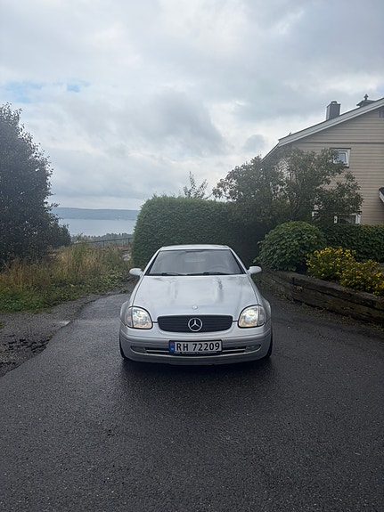Mercedes-Benz SLK230 3 of 11