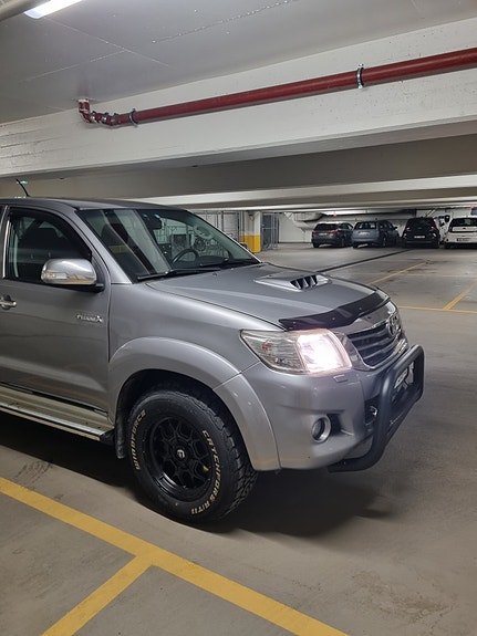 Toyota HiLux 3 of 21