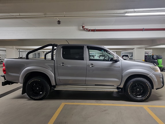 Toyota HiLux 4 of 21