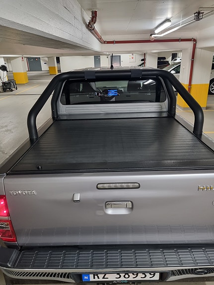 Toyota HiLux 2 of 21