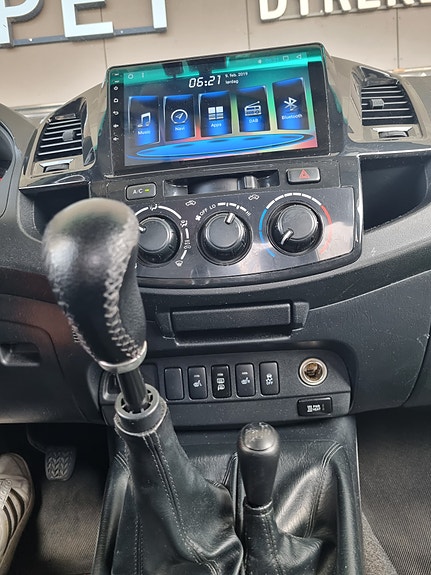 Toyota HiLux 17 of 21