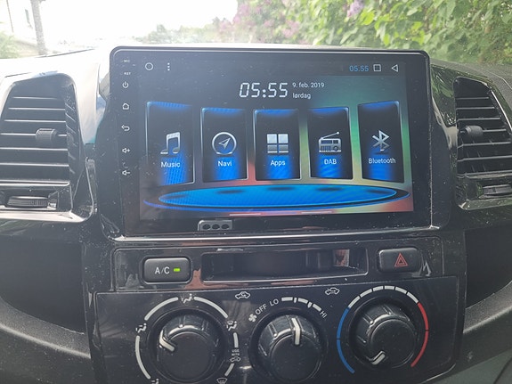 Toyota HiLux 14 of 21
