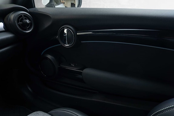 MINI Cooper SE 14 of 25