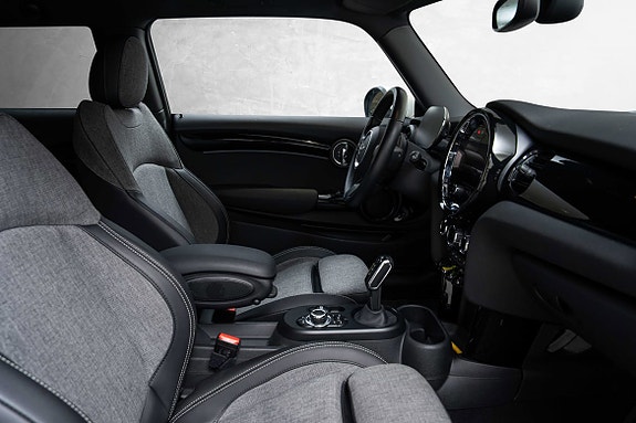 MINI Cooper SE 23 of 25