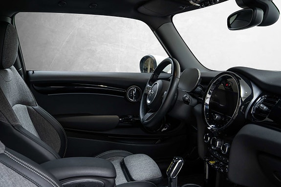 MINI Cooper SE 24 of 25