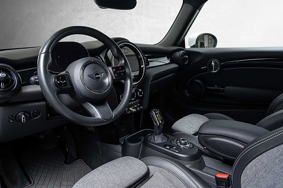 MINI Cooper SE 21 of 25