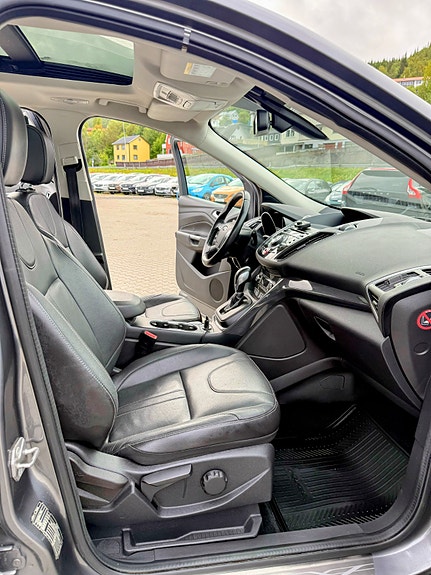 Ford Kuga 9 of 12