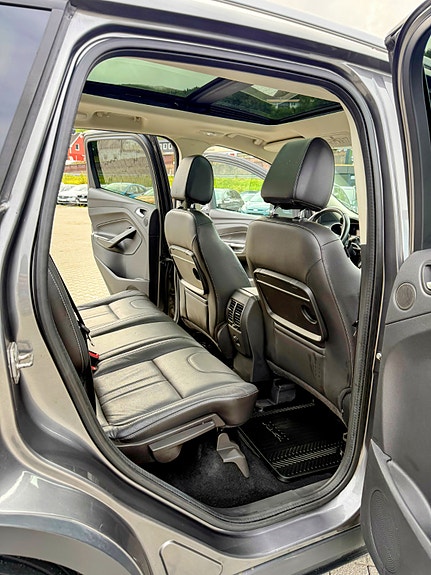 Ford Kuga 10 of 12