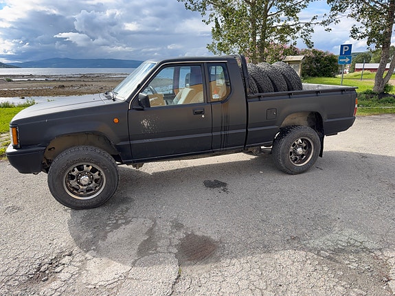 Mitsubishi L200 2 of 9