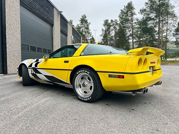 Chevrolet Corvette 13 of 30