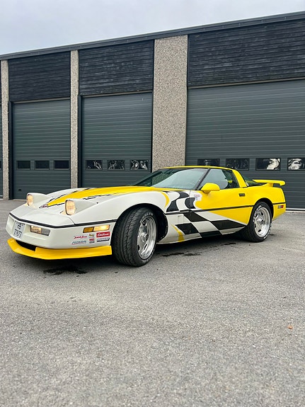 Chevrolet Corvette 5 of 30