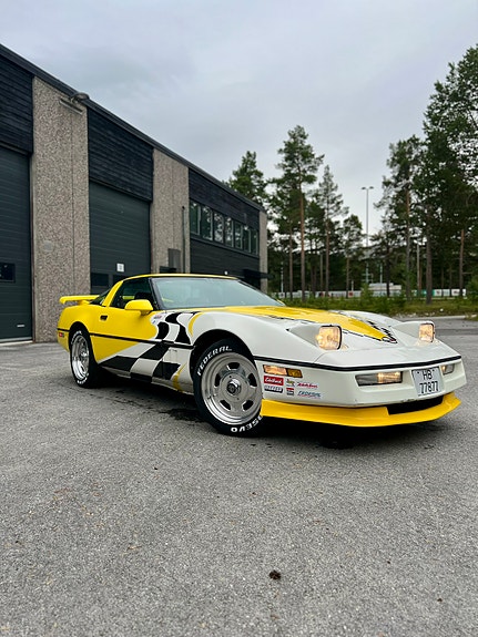 Chevrolet Corvette 4 of 30