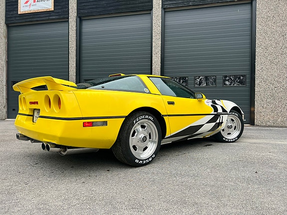 Chevrolet Corvette 10 of 30