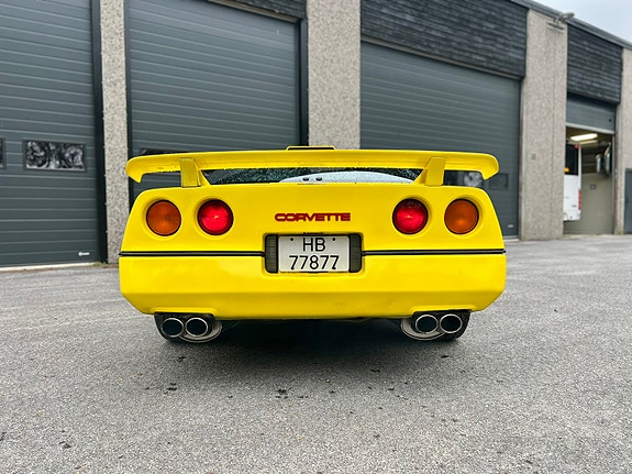 Chevrolet Corvette 11 of 30