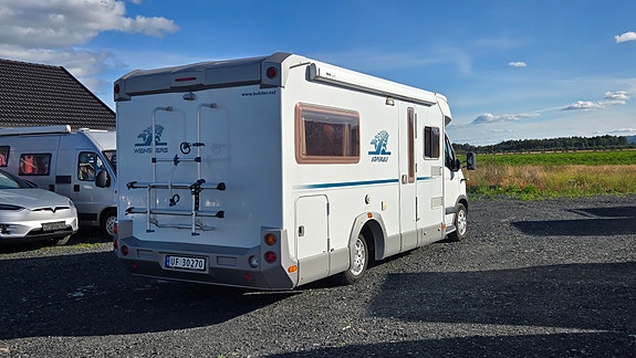 Weinsberg R43 - 2 Enkle Senger, Registerkjede, Ryggekamera, AC, Sykkelstativ 3 of 30