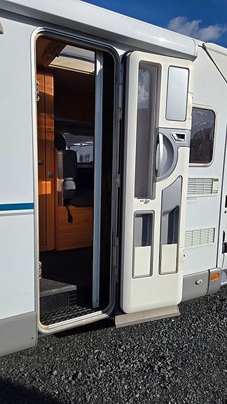 Weinsberg R43 - 2 Enkle Senger, Registerkjede, Ryggekamera, AC, Sykkelstativ 9 of 30