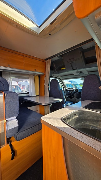 Weinsberg R43 - 2 Enkle Senger, Registerkjede, Ryggekamera, AC, Sykkelstativ 10 of 30