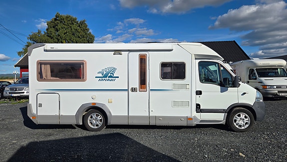 Weinsberg R43 - 2 Enkle Senger, Registerkjede, Ryggekamera, AC, Sykkelstativ 2 of 30