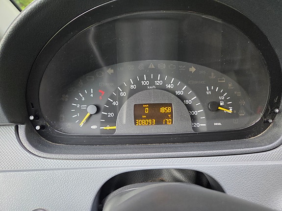 Mercedes-Benz Vito 111 26 of 30
