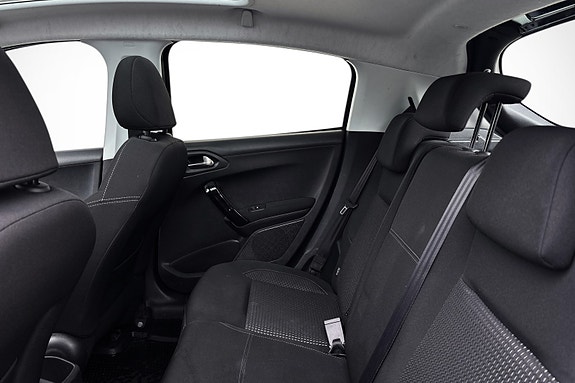 Peugeot 208 11 of 19
