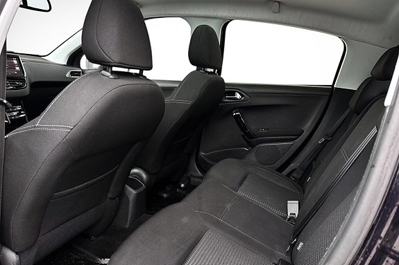 Peugeot 208 12 of 19
