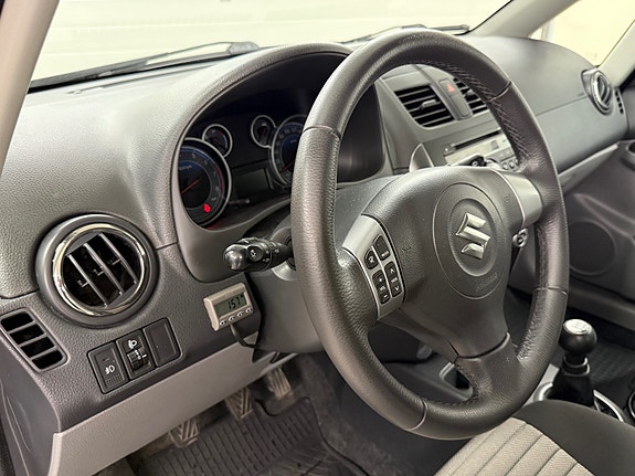 Suzuki SX4 10 of 30