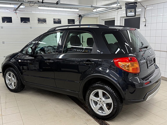 Suzuki SX4 2 of 30