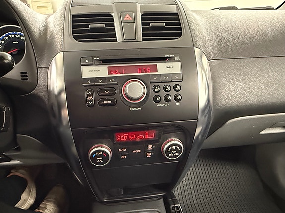 Suzuki SX4 12 of 30