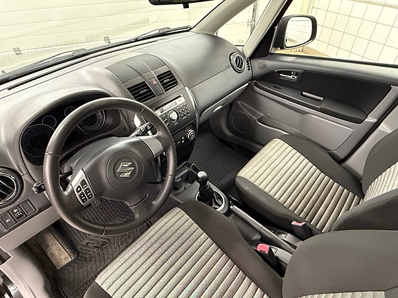 Suzuki SX4 15 of 30