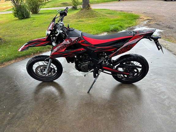 Aprilia SX 125 Super Motard 4 of 13