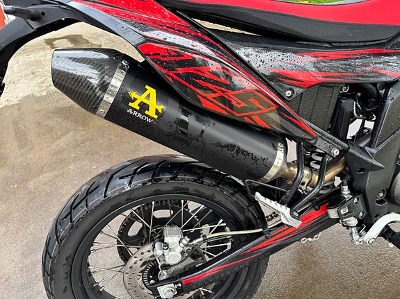 Aprilia SX 125 Super Motard 6 of 13