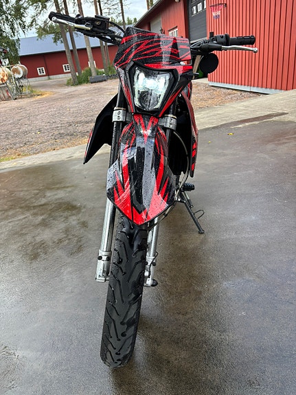 Aprilia SX 125 Super Motard 2 of 13