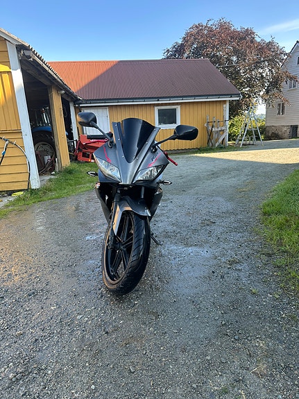 Yamaha YZF-R 125 3 of 10