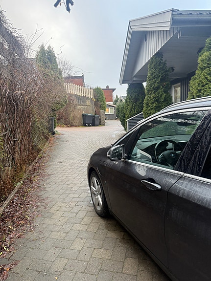 BMW 225xe 14 of 23
