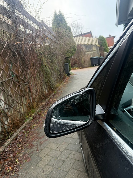 BMW 225xe 22 of 23