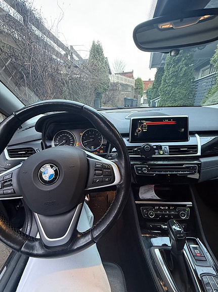BMW 225xe 17 of 23