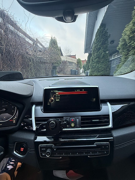 BMW 225xe 18 of 23