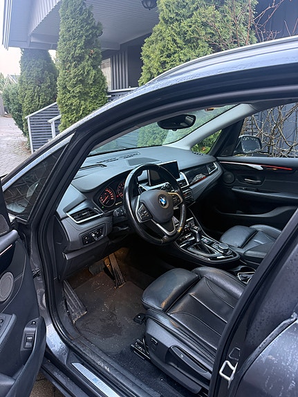 BMW 225xe 15 of 23